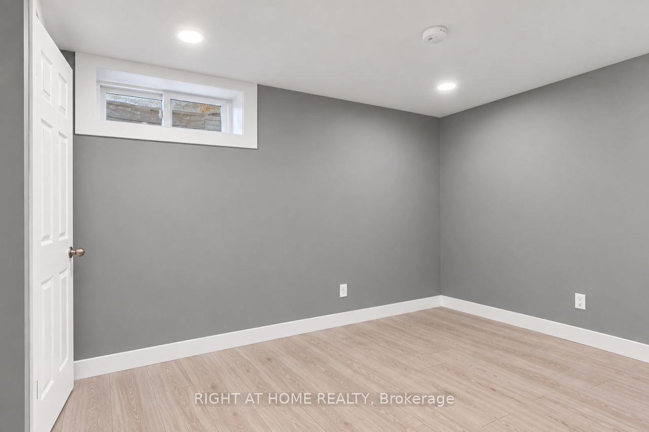 Unit Basement - 200 Renfro Crescent, London 5