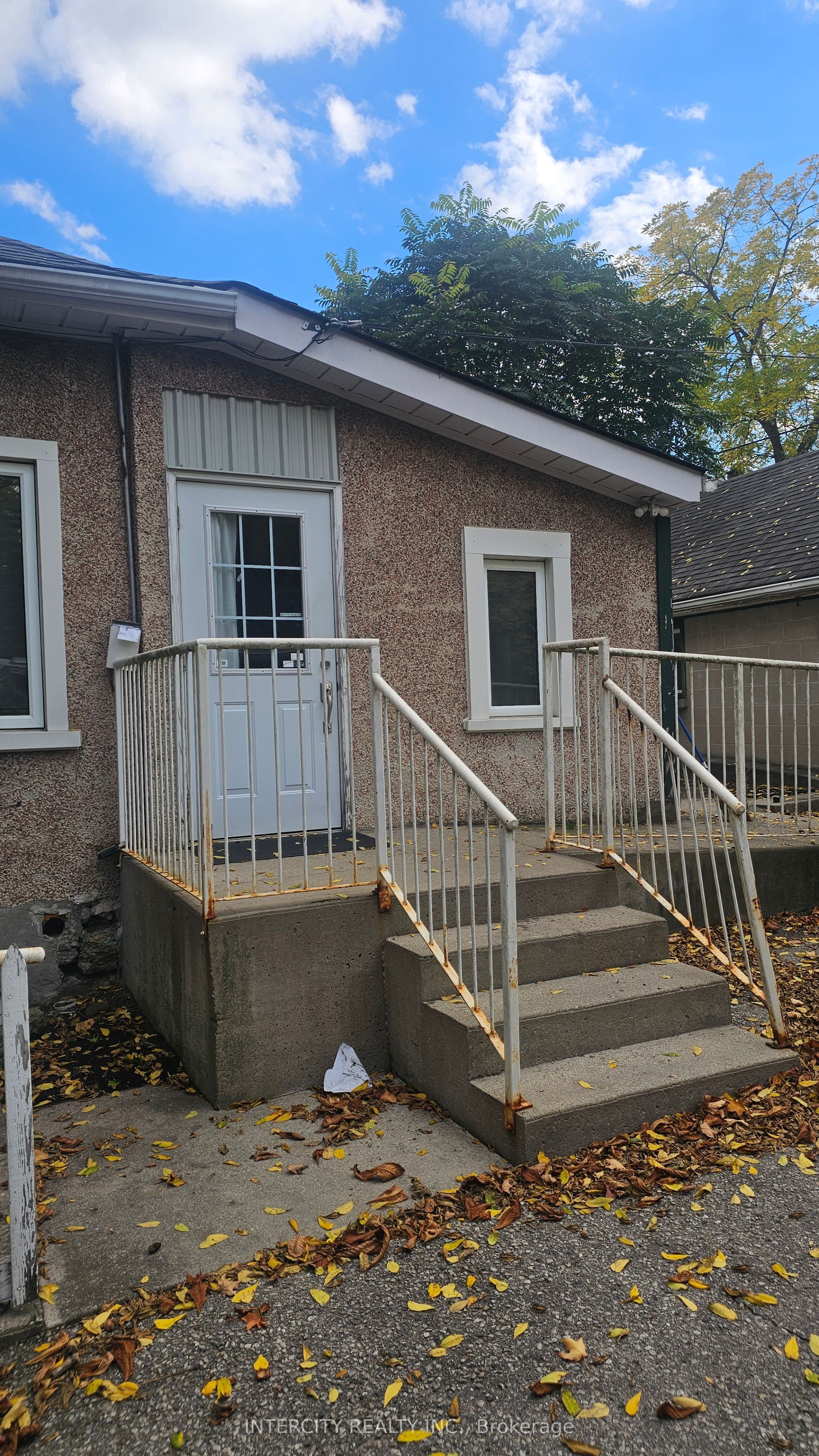 44 Cardigan Street, Guelph 3
