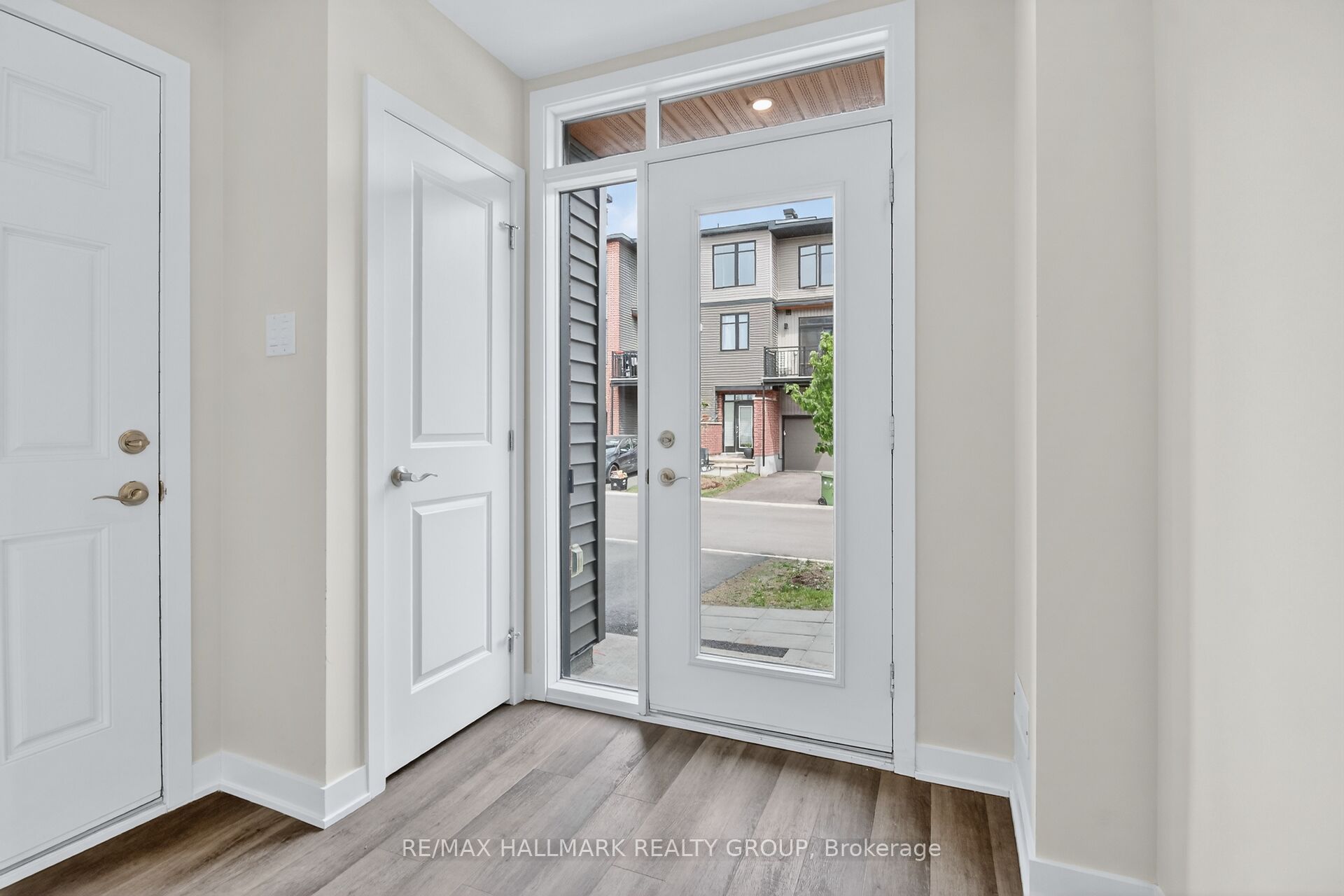 402 JEWELWING Private, Orleans-Gloucester 3