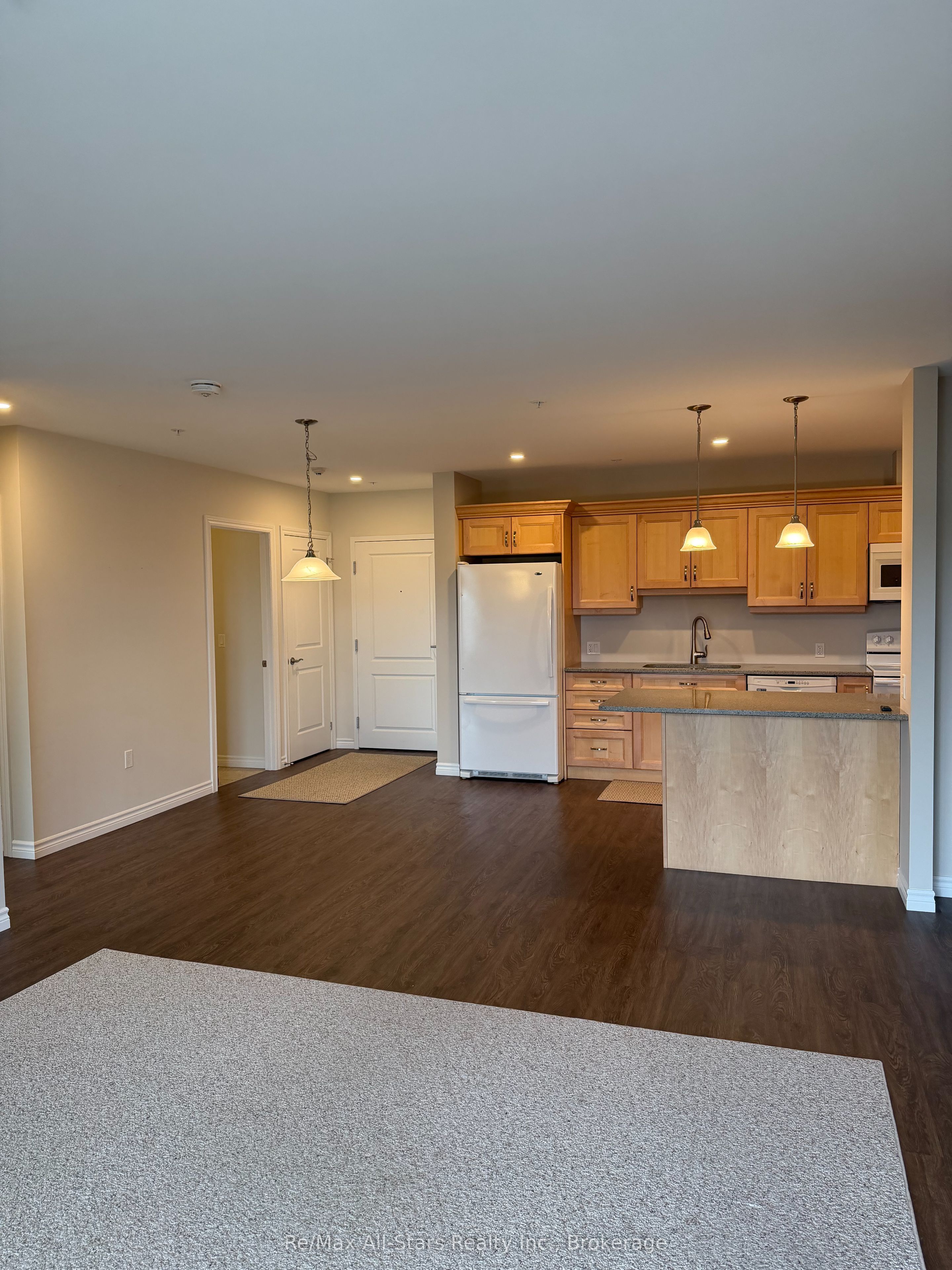 Unit 404 - 58 Glenelg Street, Kawartha Lakes 3