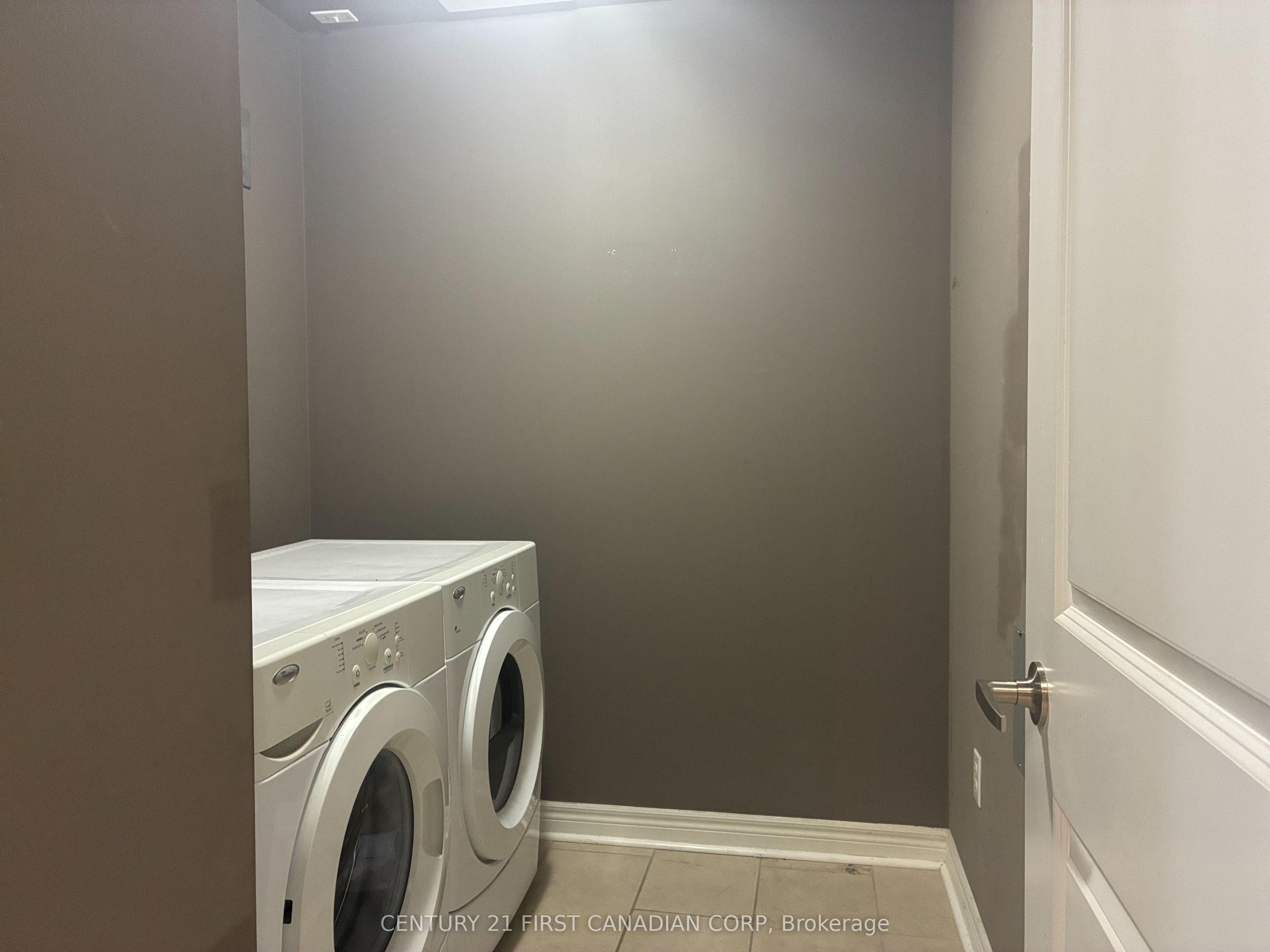Unit 1506 - 330 Ridout Street N, London 3